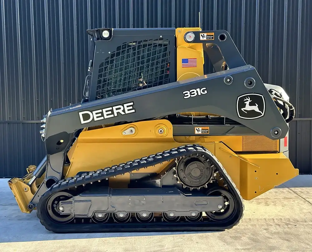 John Deere 331G skid steer